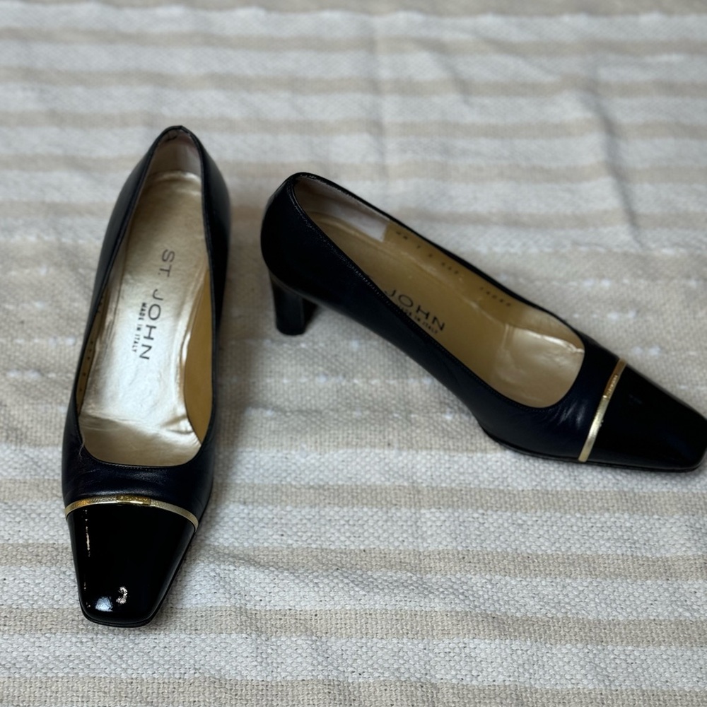 St. John black and gold heels vintage made in Italy size 7AA